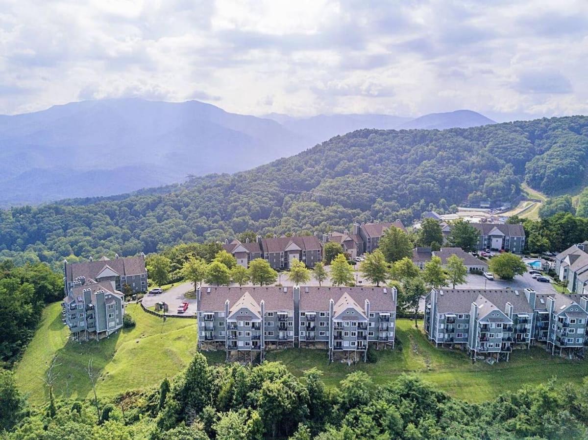 Mountain Villa Magnificent Views - 2 Pools, Fireplace & Hot Tub Гатлинбург Экстерьер фото